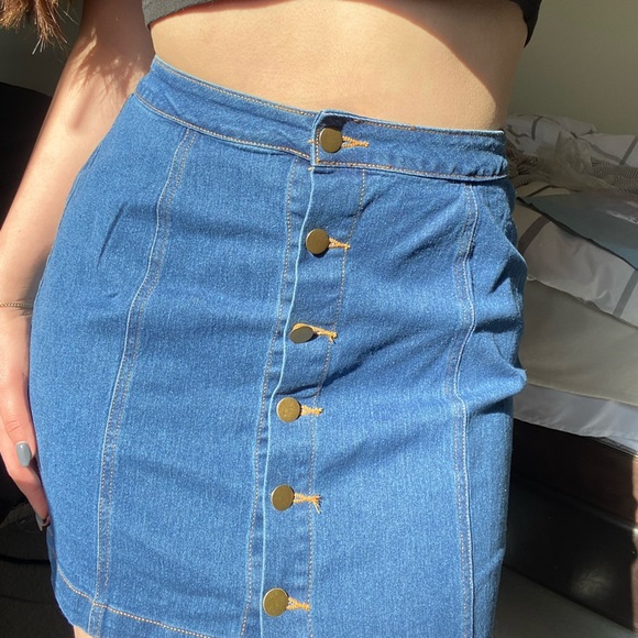 Pretty Little Thing Denim Skirt Size 6US/10AUS - Picture 1 of 3